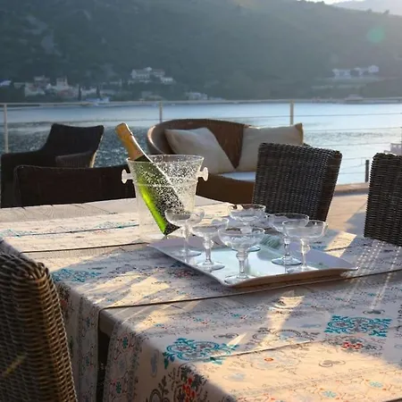 Sea Front House In ヴィラ *
