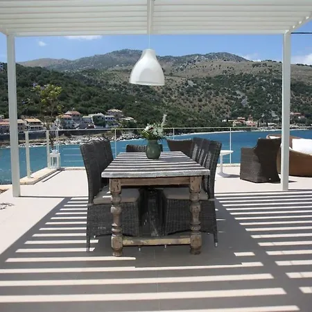 Sea Front House In * קאסיופי