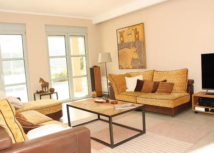 Villa Sea Front House In *