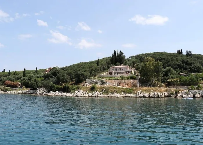 Villa Sea Front House In *