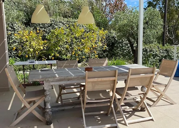 Sea Front House In Villa *