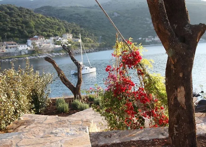 Villa Sea Front House In *